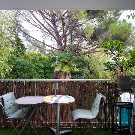 Appartement Atypique Avec Terrasse Hyeres